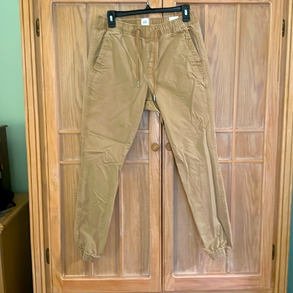 Men’s Gap chino joggers